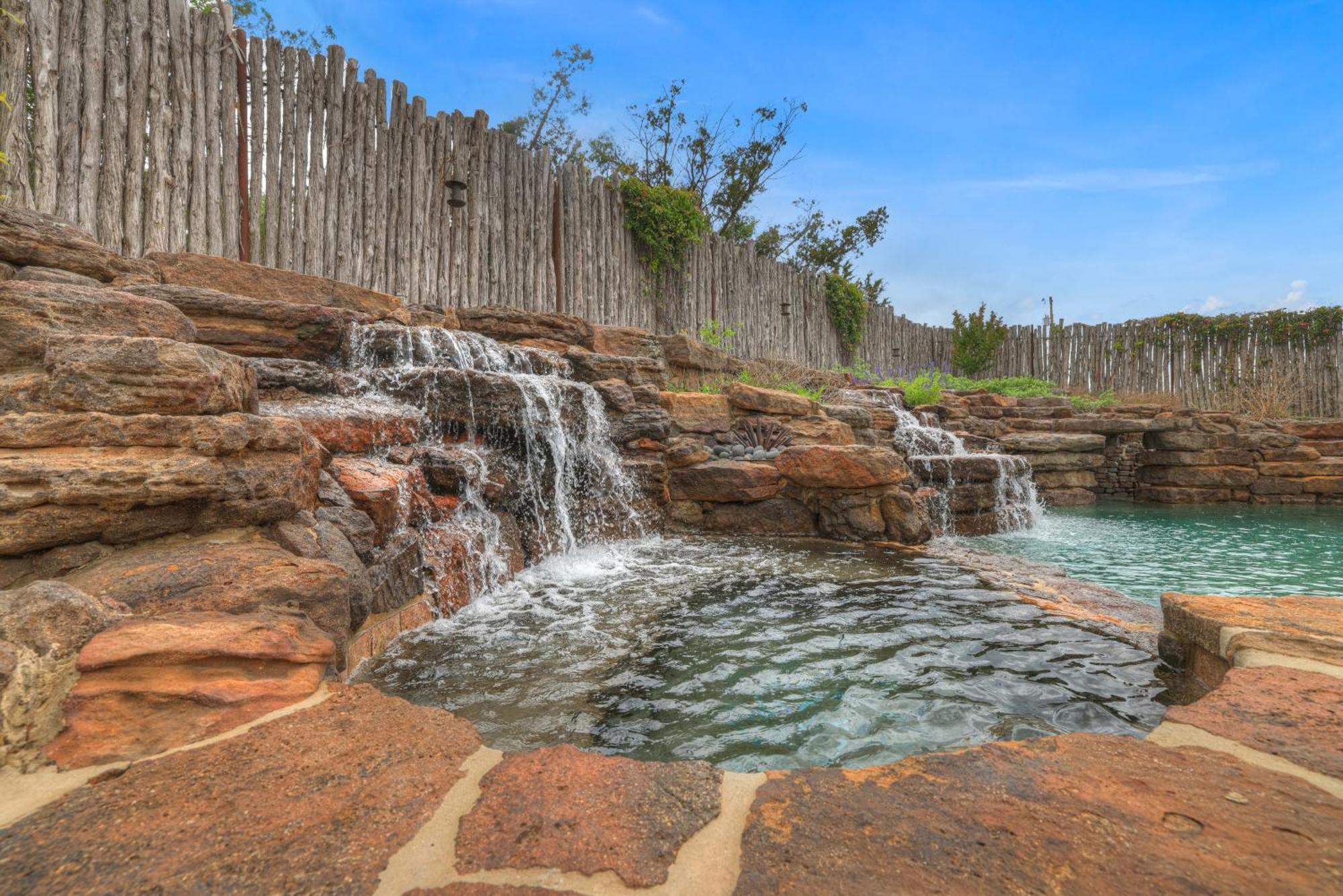 West End Lodge Resort Style Pool! Fredericksburg Exterior photo