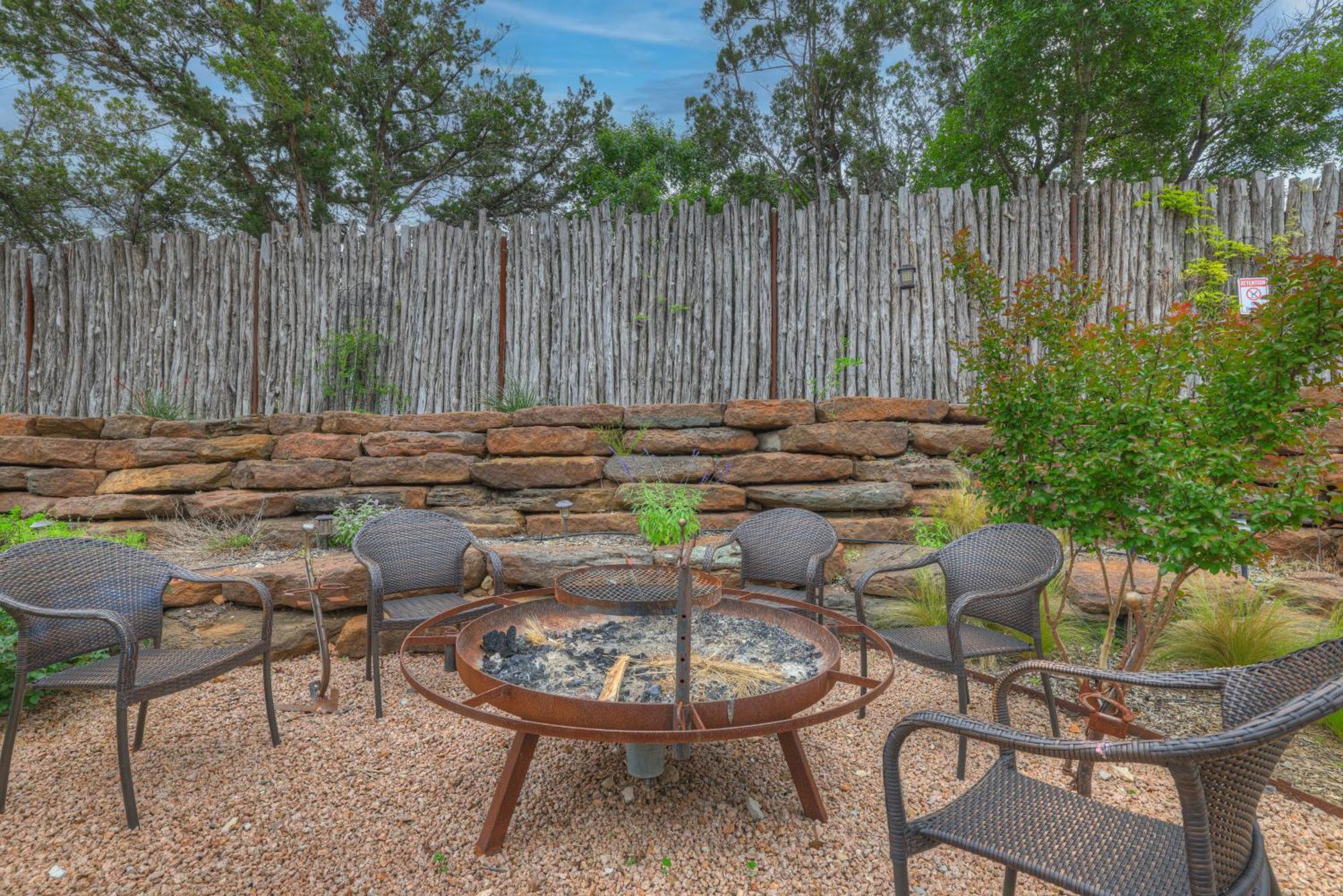 West End Lodge Resort Style Pool! Fredericksburg Exterior photo